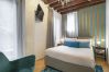 Appartamento a Venezia - Ca' Venier Apartment with Balcony R&R