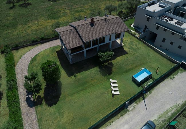 Villa a Lazise - Regarda - Villa Valesana con 3 camere, 2 bagni, giardino e piscina