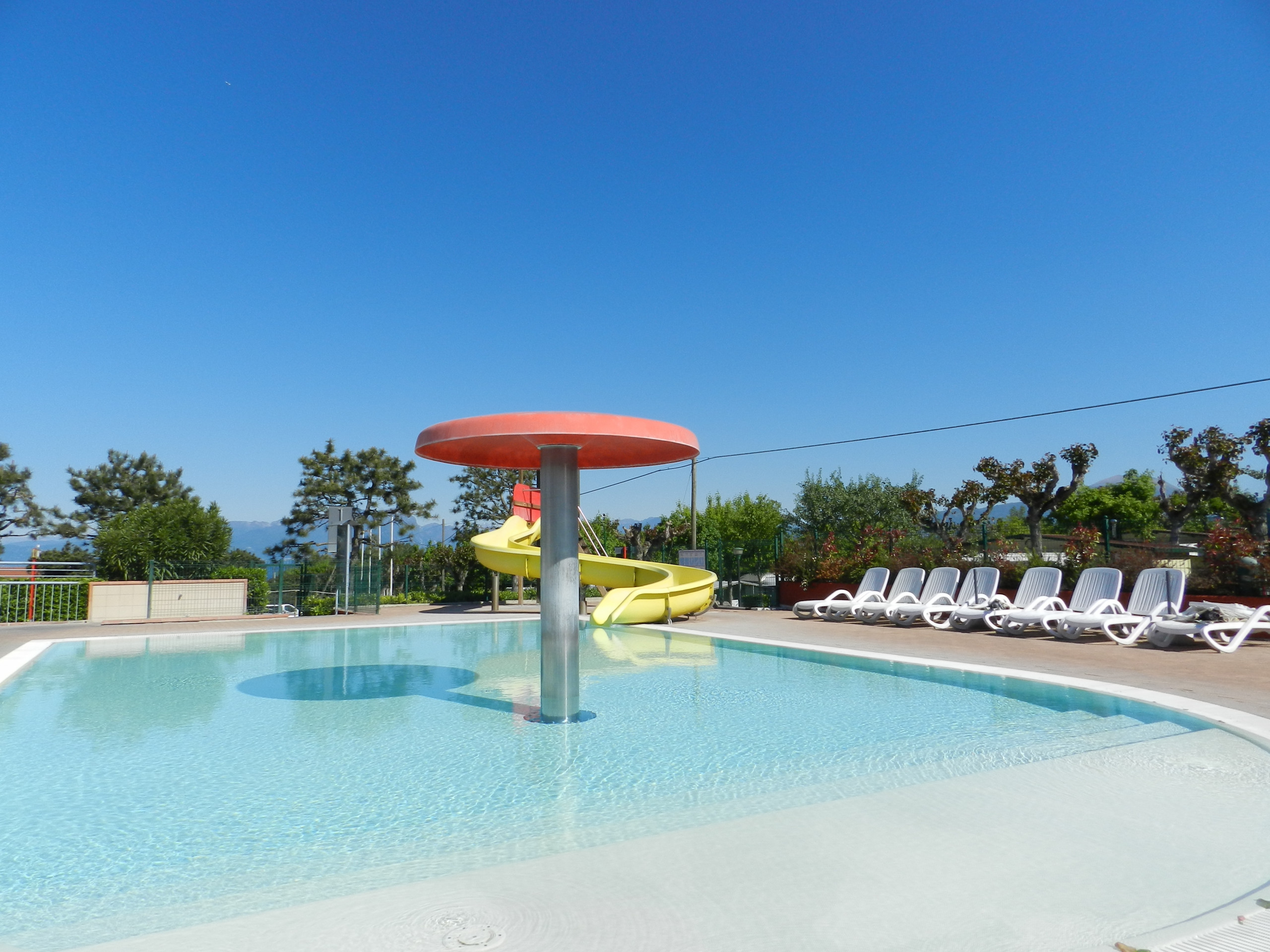  a Lazise - Regarda – casa vacanza Rosa Alba 7 con ingresso al campeggio Park delle Rose e alla spiaggia