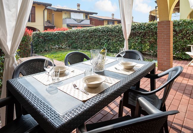 Appartamento a Lazise - Regarda - trilocale L'Archetto con giardino privato, WiFi, piscina