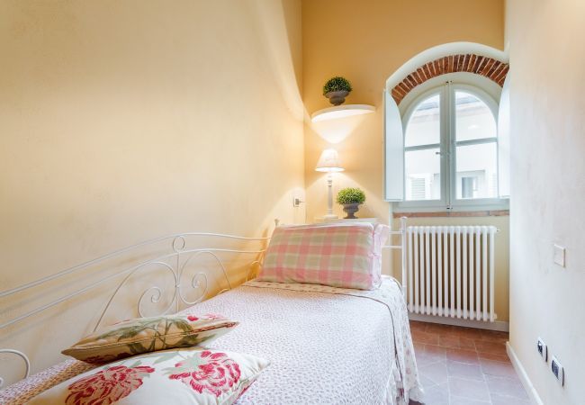 Appartamento a Lucca - BEYOND THE EXTRAORDINARY Romantic Quiet Spacious Apartment Next to Guinigi Tower