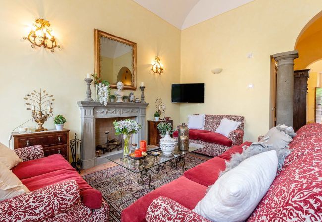 Appartamento a Lucca - Spacious Ground Floor Apartment with Private Garden Inside the Walls of Lucca