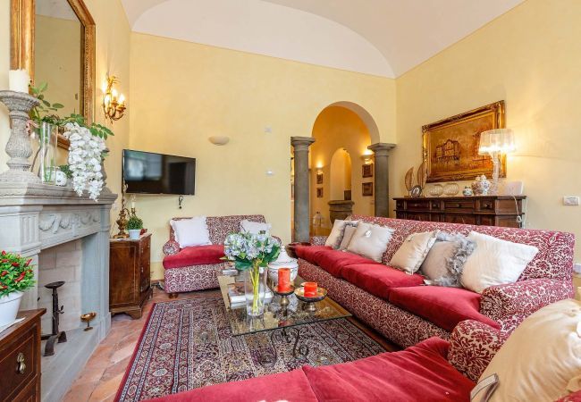 Appartamento a Lucca - Spacious Ground Floor Apartment with Private Garden Inside the Walls of Lucca