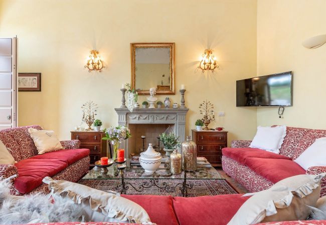 Appartamento a Lucca - Spacious Ground Floor Apartment with Private Garden Inside the Walls of Lucca