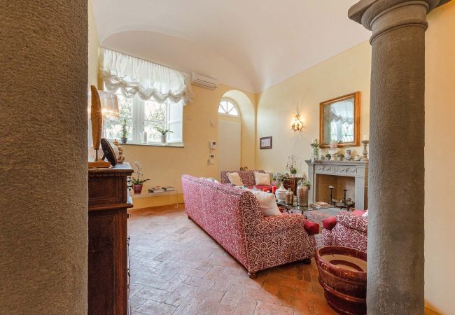 Appartamento a Lucca - Spacious Ground Floor Apartment with Private Garden Inside the Walls of Lucca