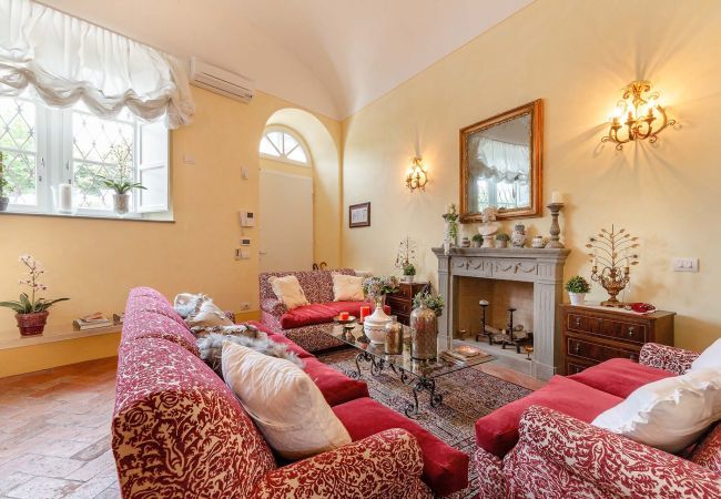 Appartamento a Lucca - Spacious Ground Floor Apartment with Private Garden Inside the Walls of Lucca