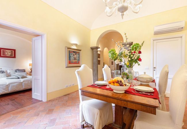 Appartamento a Lucca - Spacious Ground Floor Apartment with Private Garden Inside the Walls of Lucca