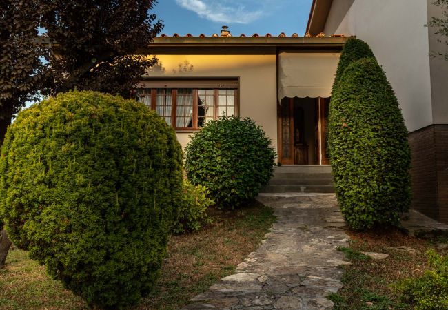 Villa a Lucca - VILLA OLIVIA: a New Luxury Villa with Garden in Lucca with PARKING