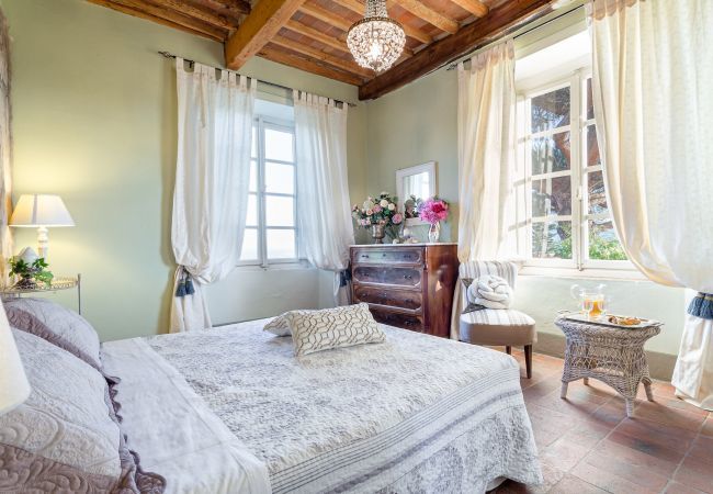 Villa a Capannori - FRANTOIO a Romantic Farmhouse Apartment with Terrace and Views