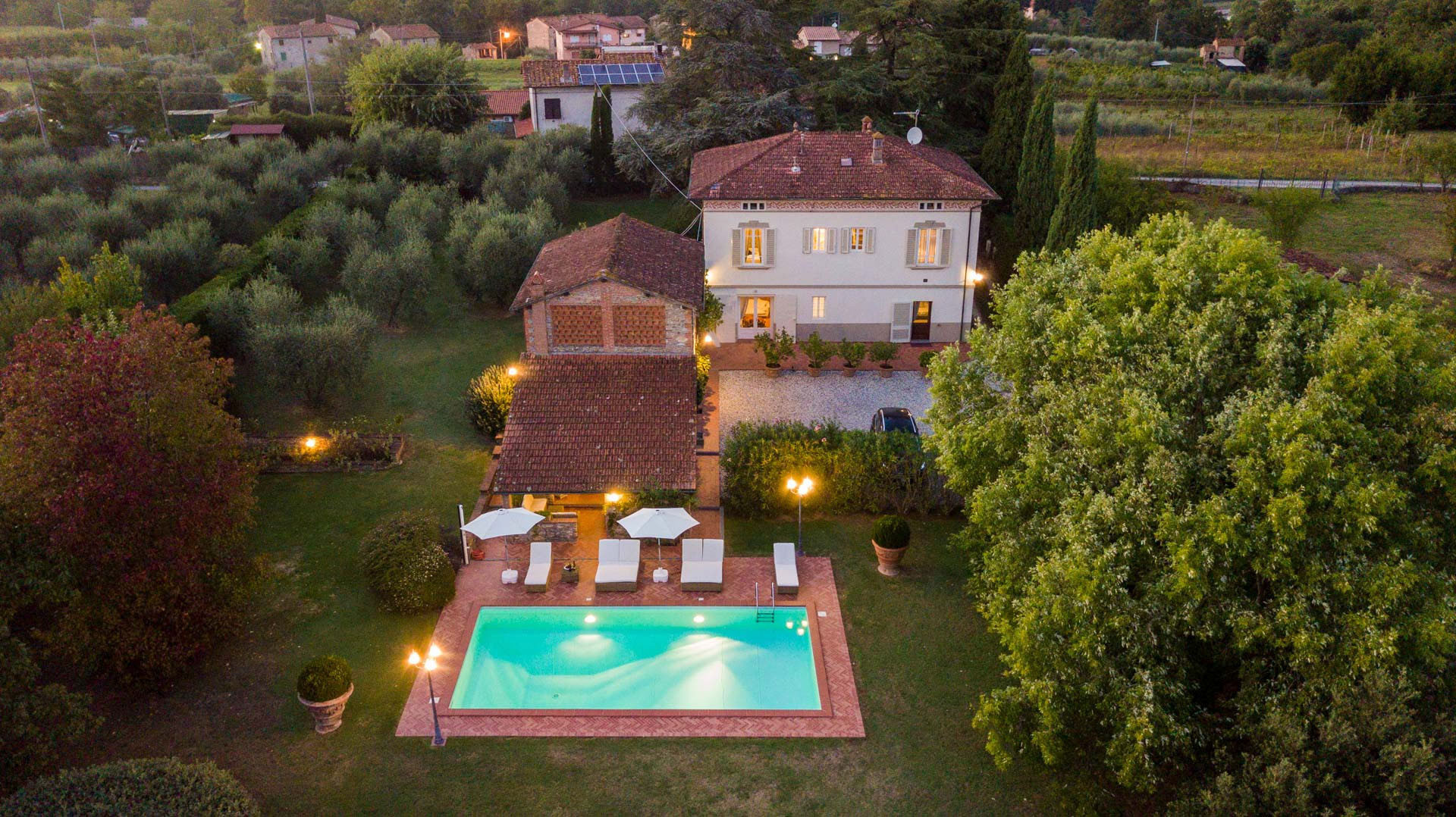 Villa a Capannori - VILLA CLARA Luxury 5 bedrooms Lakefront Farmhouse Villa with Private Pool on the Lucca Hills