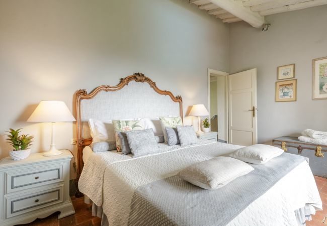 Villa a Capannori - ROMANTIC FARMHOUSE VILLA WITH PRIVATE INFINITY POOL AND GREAT VIEWS IN LUCCA