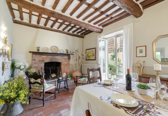 Villa a Capannori - ROMANTIC FARMHOUSE VILLA WITH PRIVATE INFINITY POOL AND GREAT VIEWS IN LUCCA