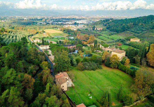 Villa a Vorno - VILLA VIOLA - Residenze Seicento - An historic Villa with Garden close to Lucca with Air Conditioning