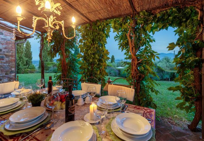 Villa a Capannori - VILLA IL TINAIO Romantic Secluded Farmhouse with Private Pool