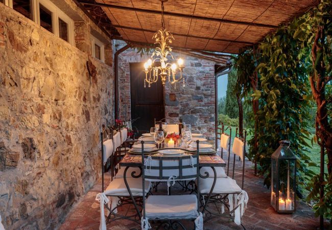 Villa a Capannori - VILLA IL TINAIO Romantic Secluded Farmhouse with Private Pool