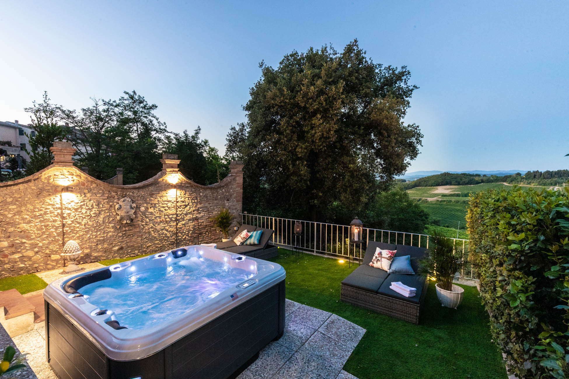 Villa a Marcialla - VILLA CHIANTI, your Secret 4 Bedrooms Retreat with View over the Vineyards in Marcialla