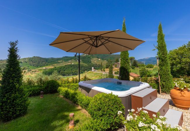 Villa a Lucca - VILLA REGINA, 4 bedrooms and a luxury style among the vineyards by Lucca Town