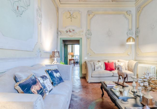 Appartamento a Lucca - CASA PENELOPE, Luxury Apartment with Space for Groups. 8 Bedrooms and 7 Bathrooms