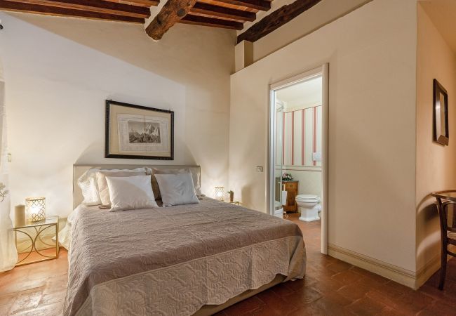 Appartamento a Lucca - CASA PENELOPE, Luxury Apartment with Space for Groups. 8 Bedrooms and 7 Bathrooms