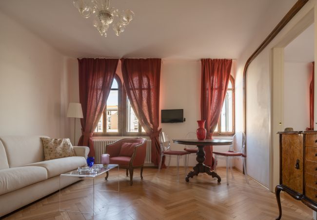 Appartamento a Venezia - Venetian Palace Red Apartment R&R