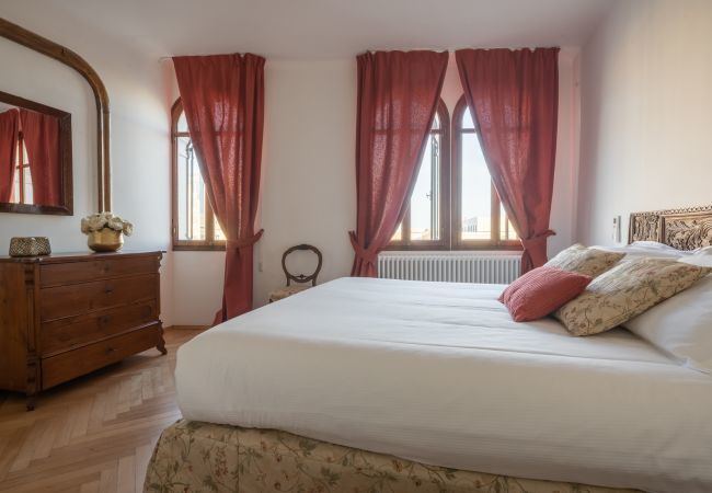 Appartamento a Venezia - Venetian Palace Red Apartment R&R