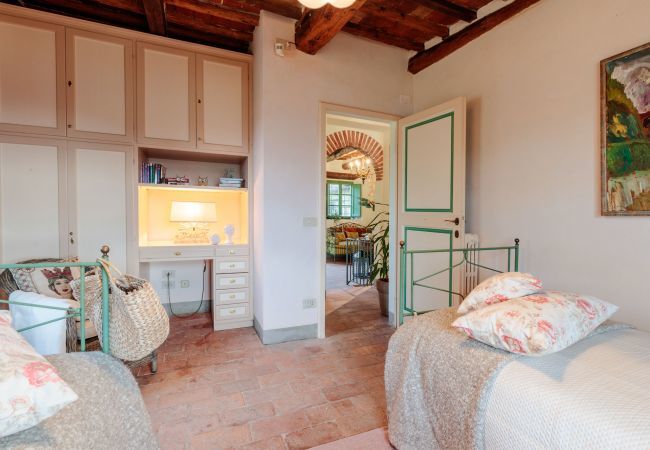 Villa a Lucca - Villa Gufo The Place to Be. Panoramic Private Pool with a Lucca View and Private Tennis Court