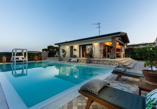 Villa a Viareggio - The Luxury Beach Villa with shared Swimming Pool, between Viareggio and Torre del Lago Puccini