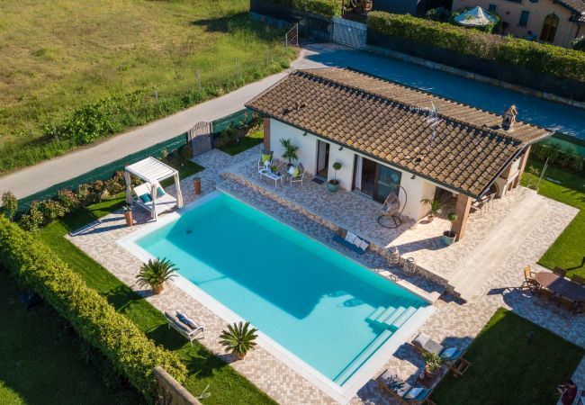 Villa a Viareggio - The Luxury Beach Villa with shared Swimming Pool, between Viareggio and Torre del Lago Puccini