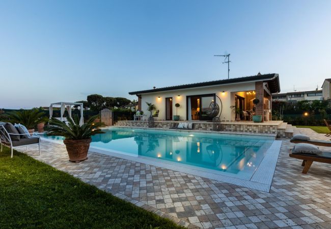 Villa a Viareggio - The Luxury Beach Villa with shared Swimming Pool, between Viareggio and Torre del Lago Puccini