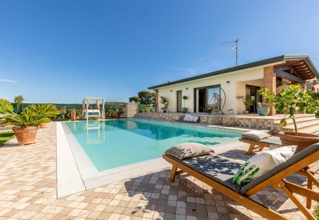 Villa a Viareggio - The Luxury Beach Villa with shared Swimming Pool, between Viareggio and Torre del Lago Puccini