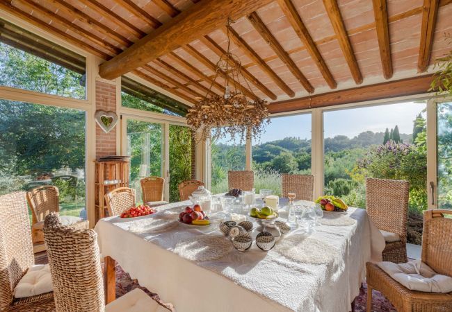 Villa a Capannori - Villa Lorena, a Family Vintage Home with Indoor Pool, Air Conditioning, Outdoor Pool, Fitness Room & Wifi