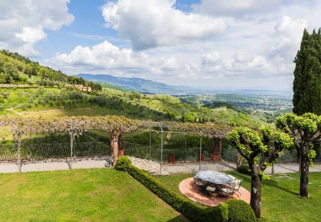 Villa a Lucca - Villa Petra - Luxury Wine Estate Villa Framed Among Lucca' Hills