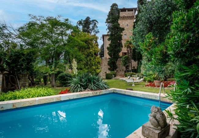 Villa a Cetona - Rocca di Cetona, a Luxury Castle with Pool in Tuscany