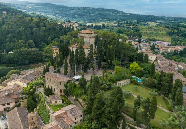 Villa a Cetona - Rocca di Cetona, a Luxury Castle with Pool in Tuscany