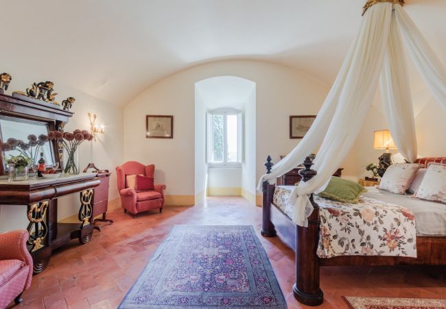 Villa a Cetona - Rocca di Cetona, a Luxury Castle with Pool in Tuscany