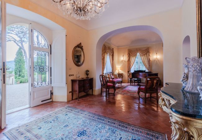 Villa a Cetona - Rocca di Cetona, a Luxury Castle with Pool in Tuscany