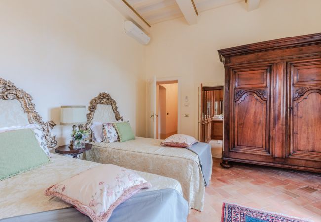 Villa a Cetona - Rocca di Cetona, a Luxury Castle with Pool in Tuscany