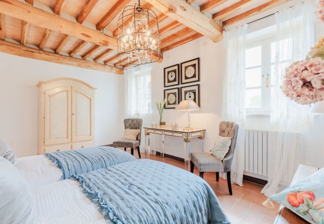 Villa a Pieve di Compito - Villa Aperitivo In Pieve di Compito Villa a Pieve di Compito - Villa Aperitivo In Pieve di Compito