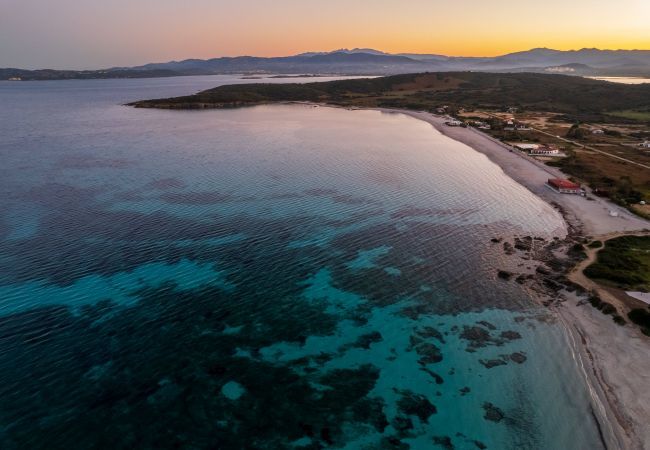 Villa a Olbia - Villa Bay Pine - accesso esclusivo sulla spiaggia di Pittulongu, wi-fi