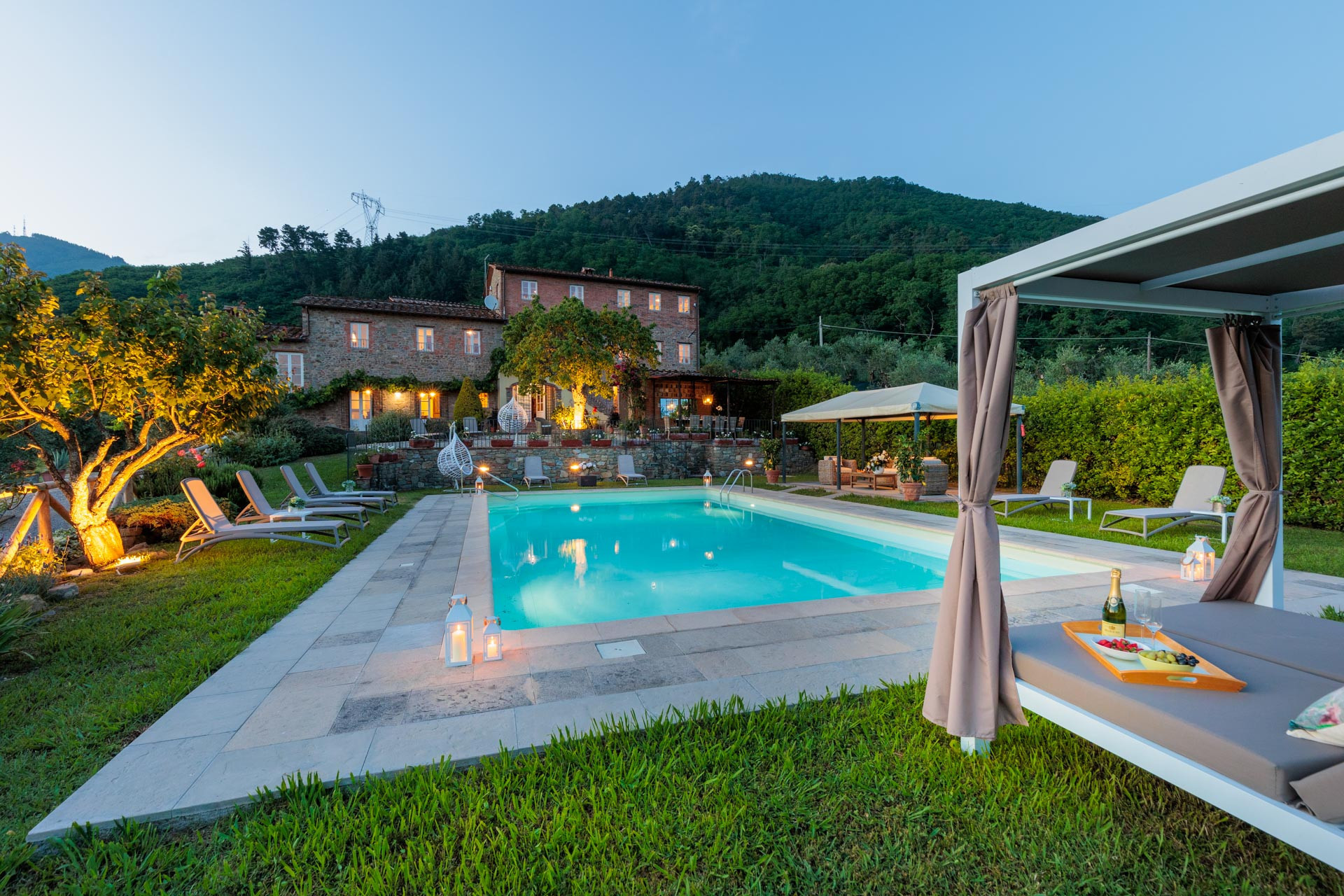 Villa a Lucca - Tuscan Fizz, a traditional Stone Farmhouse with Private Pool and Amazing View among the Vineyards in Lucca