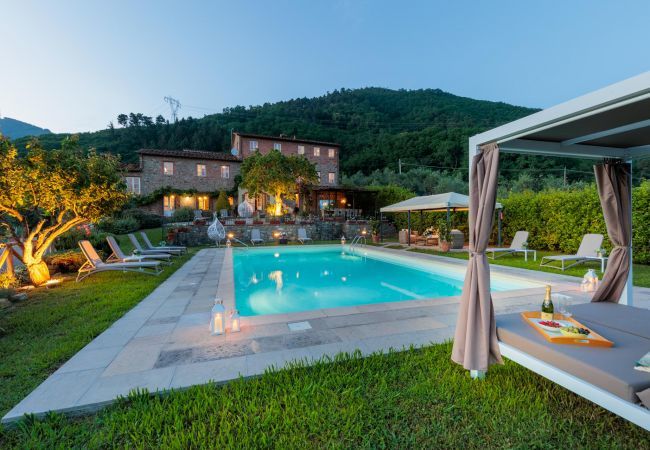 Villa a Lucca - Tuscan Fizz, a traditional Stone Farmhouse with Private Pool and Amazing View among the Vineyards in Lucca