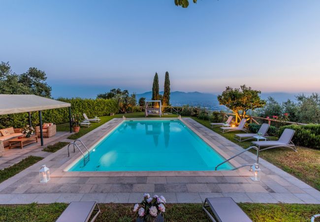 Villa a Lucca - Tuscan Fizz, a traditional Stone Farmhouse with Private Pool and Amazing View among the Vineyards in Lucca