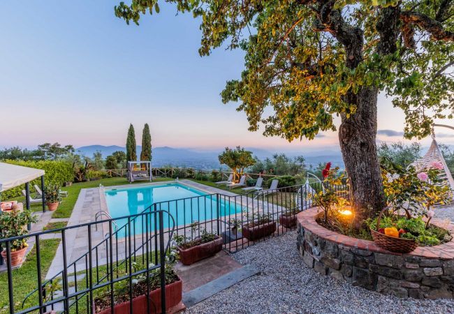 Villa a Lucca - Tuscan Fizz, a traditional Stone Farmhouse with Private Pool and Amazing View among the Vineyards in Lucca