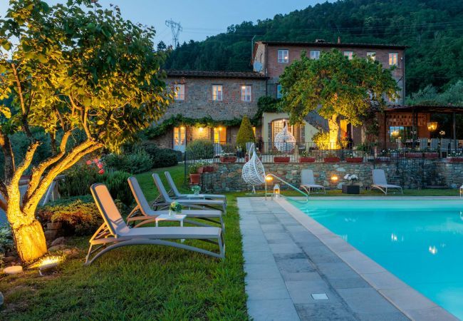 Villa a Lucca - Tuscan Fizz, a traditional Stone Farmhouse with Private Pool and Amazing View among the Vineyards in Lucca