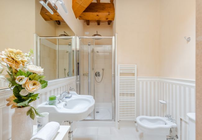 Villa a Pieve di Compito - Dimora delle Camelie Villa a Pieve di Compito - Dimora delle Camelie