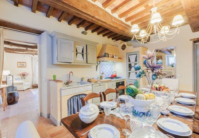 Villa a Pieve di Compito - Dimora delle Camelie Villa a Pieve di Compito - Dimora delle Camelie