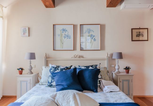 Villa a Pieve di Compito - Dimora delle Camelie Villa a Pieve di Compito - Dimora delle Camelie