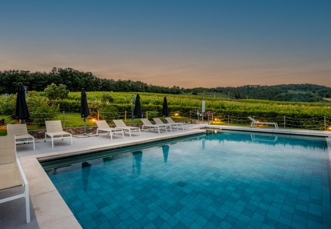 Villa a Monte San quirico - 3 Bedrooms Farmhouse with Shared Pool in the Fattoria Sardi Wine Resort in Lucca