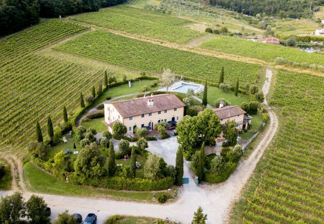 Villa a Monte San quirico - 3 Bedrooms Farmhouse with Shared Pool in the Fattoria Sardi Wine Resort in Lucca