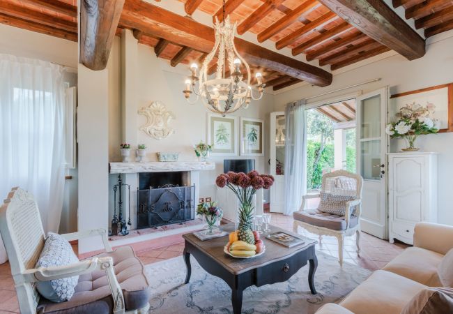 Villa a Monte San quirico - 3 Bedrooms Farmhouse with Shared Pool in the Fattoria Sardi Wine Resort in Lucca